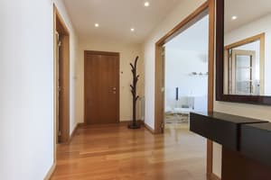 thumbnail: Interior entrance