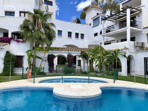 thumbnail: Outdoor pool