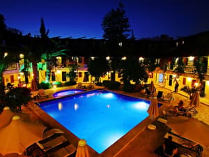 thumbnail: Swim-up bar