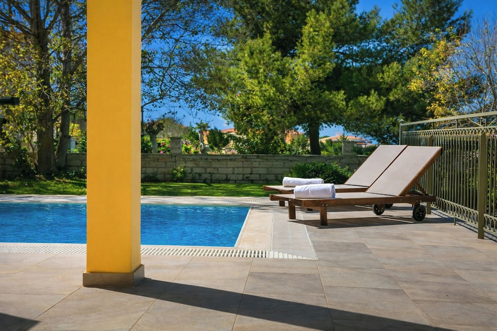 Private pool
