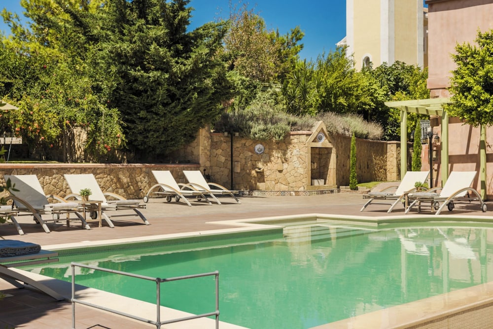 Private pool