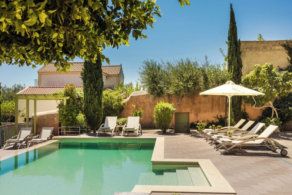 Private pool