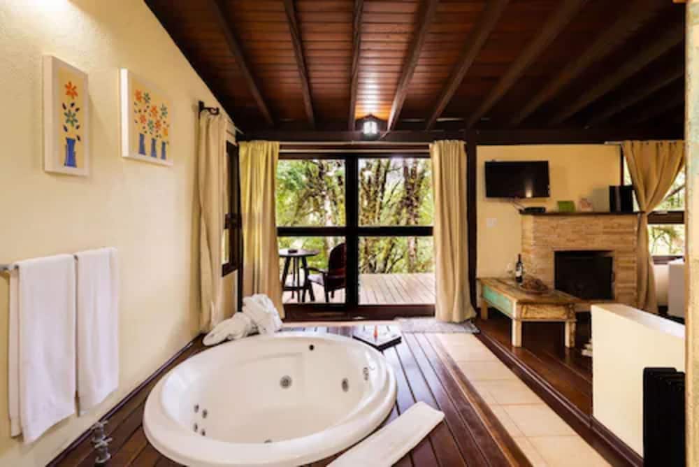 Private spa tub