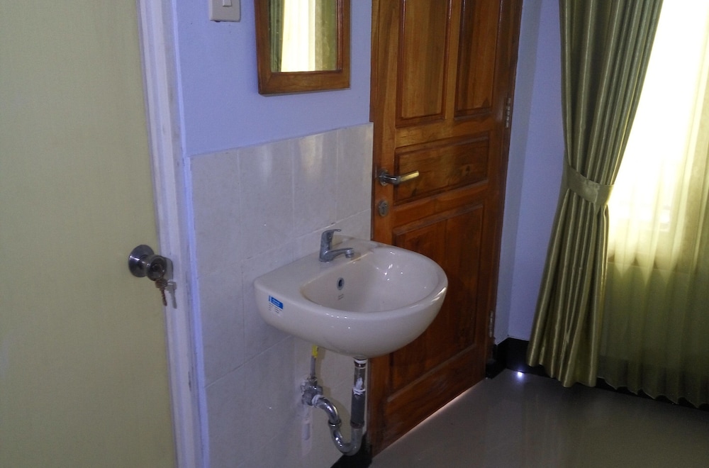 Bathroom sink