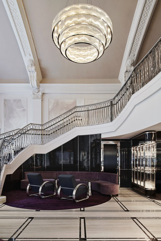 Showroom Bar Staircase