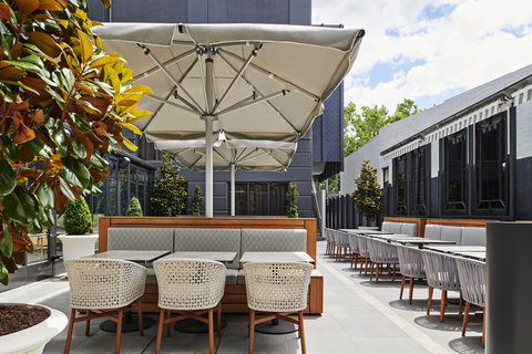 Restaurant Courtyard