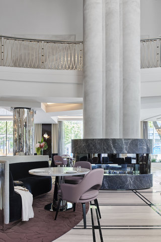Showroom Bar Fire Place