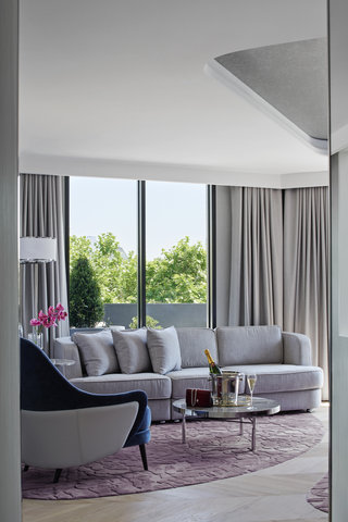 Royce Suite Lounge