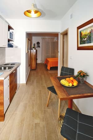thumbnail: Dining room
