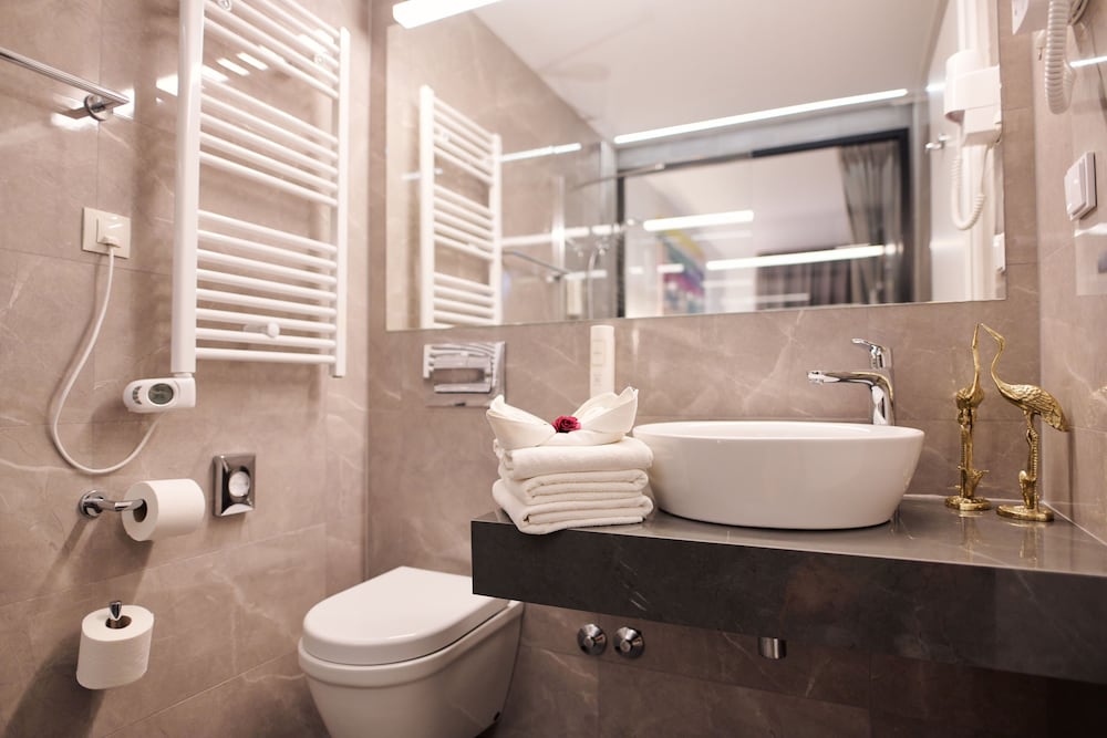 Bathroom amenities