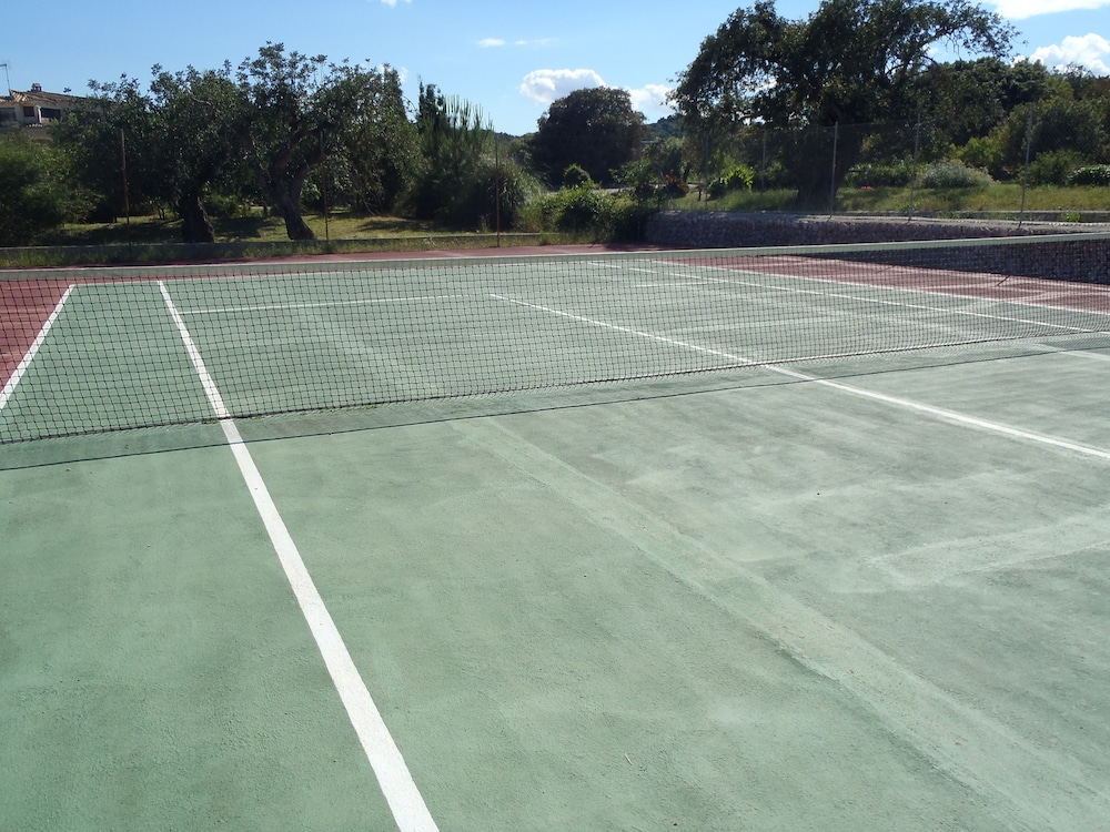 Tennis court
