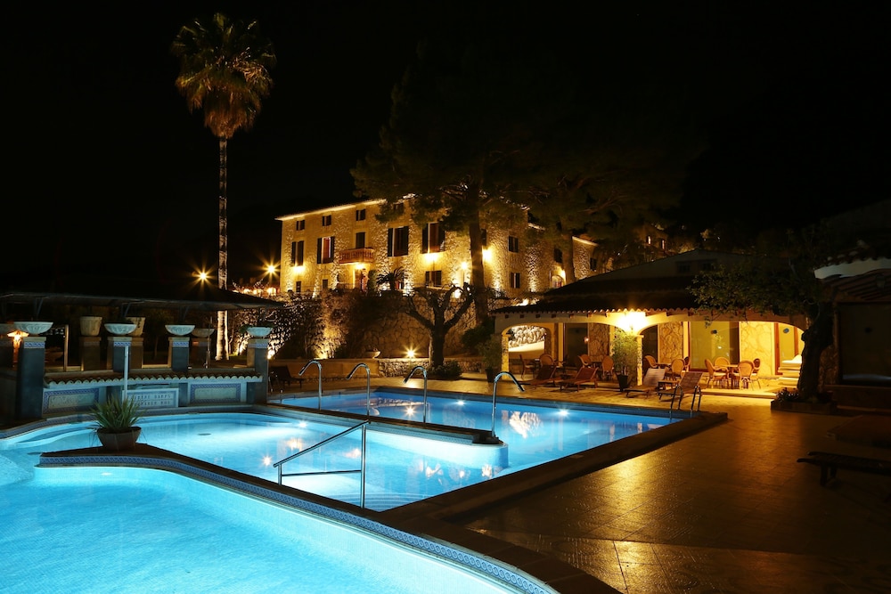 Front of property - evening/night