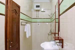 thumbnail: Bathroom shower