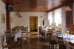 thumbnail: Family dining