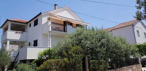 thumbnail: Exterior