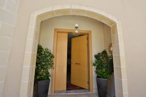 thumbnail: Front of property