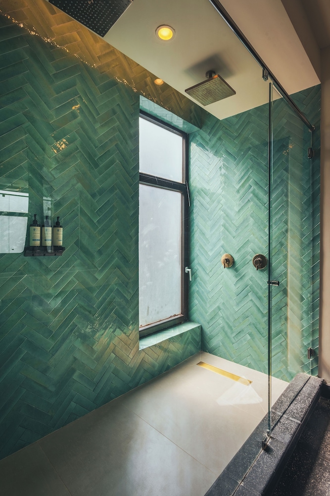 Bathroom shower