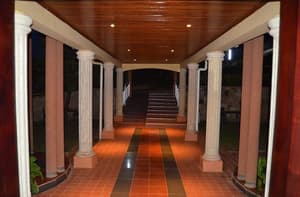 thumbnail: Hallway