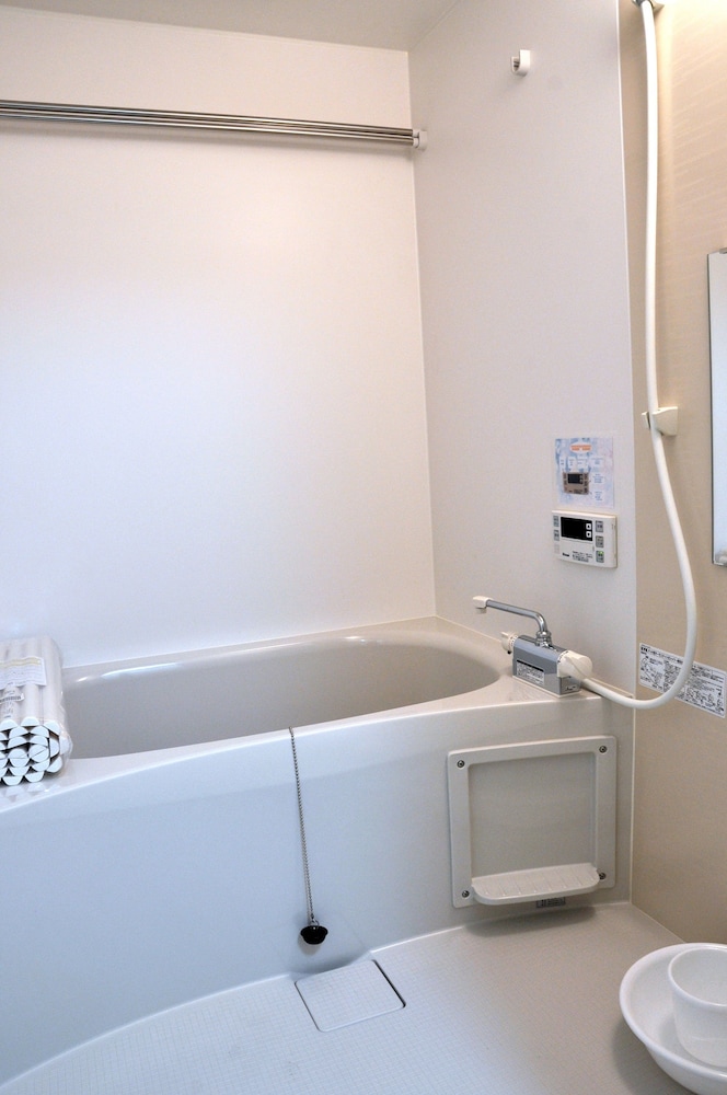 Deep soaking bathtub