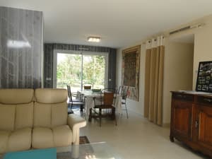 thumbnail: In-room dining