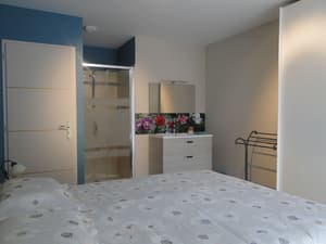 thumbnail: Bathroom shower