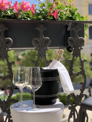 thumbnail: Restaurant