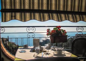 thumbnail: Outdoor dining