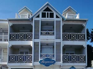 thumbnail: Front of property