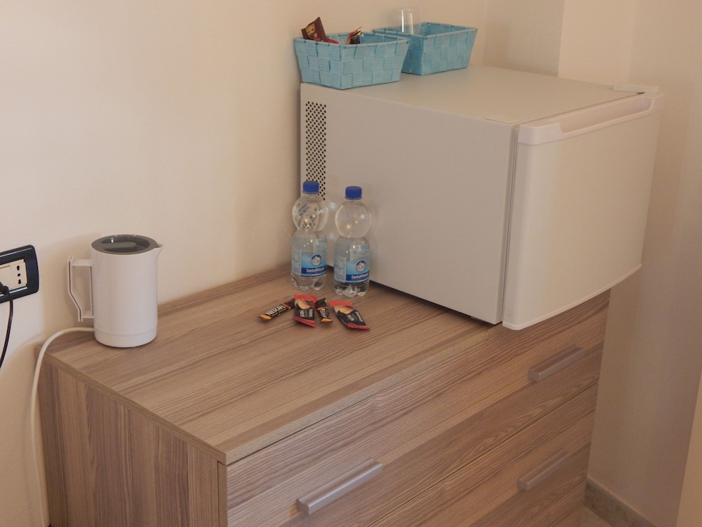 Mini-refrigerator