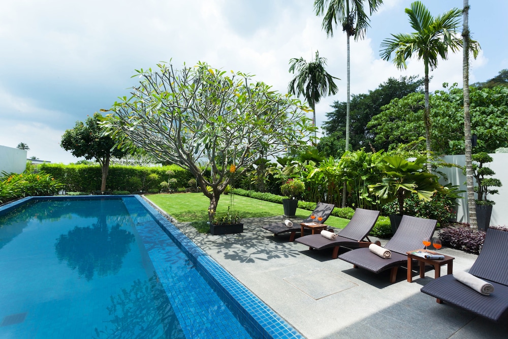Private pool