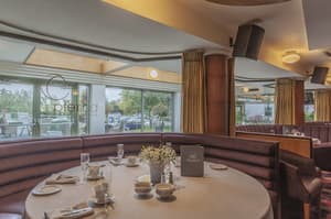 thumbnail: Restaurant