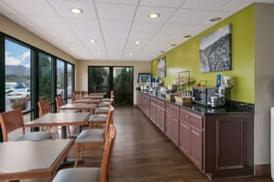thumbnail: Breakfast area