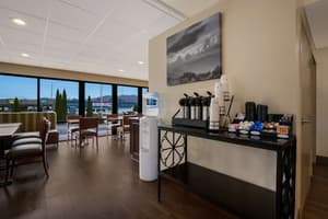 thumbnail: Breakfast area