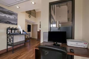 thumbnail: Business center