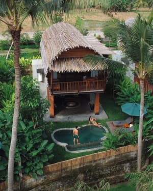 thumbnail: Front of property