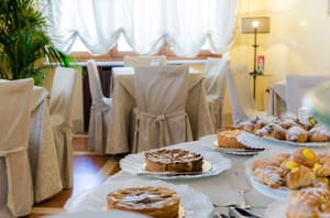 thumbnail: Breakfast area