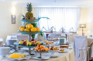 thumbnail: Breakfast area