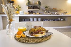 thumbnail: Breakfast area