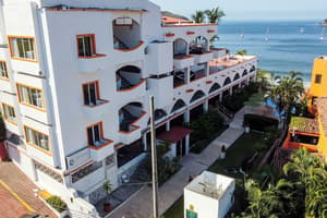 thumbnail: Front of property