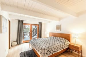 thumbnail: In-room dining