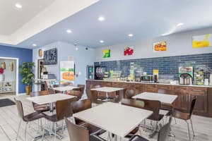 thumbnail: Breakfast area