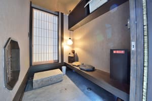 thumbnail: Interior entrance