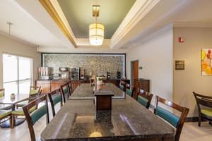 thumbnail: Breakfast area