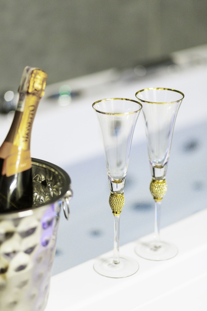 Champagne service