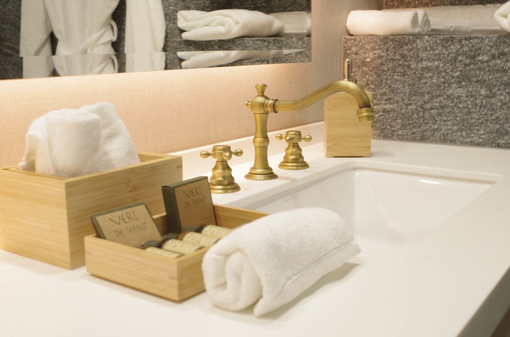 Bathroom amenities
