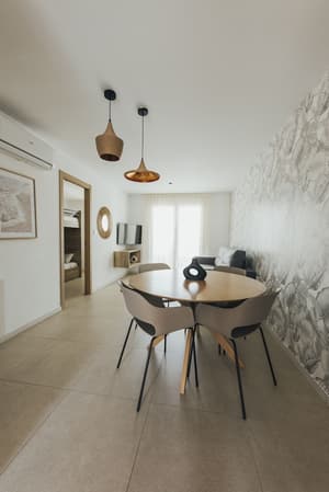 thumbnail: Dining room
