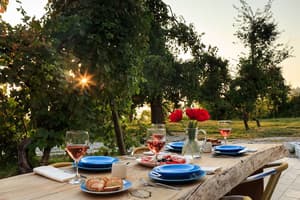 thumbnail: Outdoor dining
