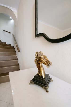 thumbnail: Interior detail
