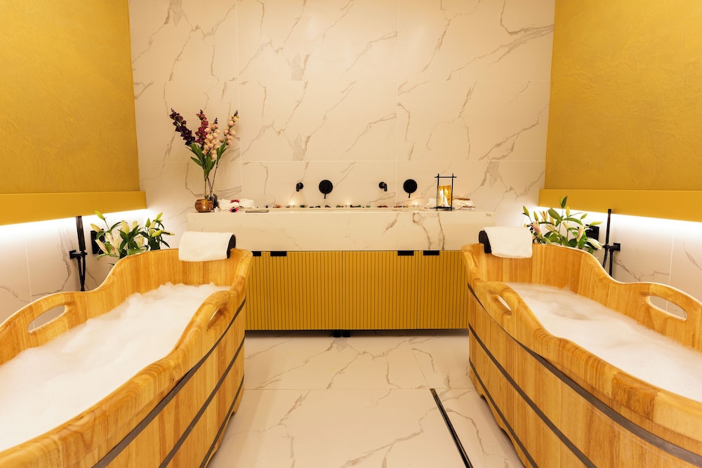 Private spa tub