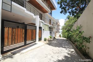 thumbnail: Front of property